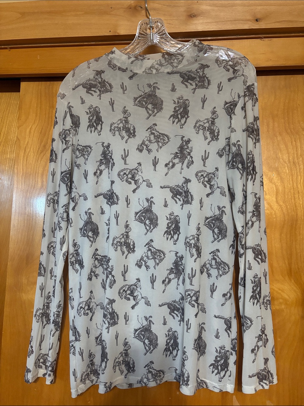 Avery Western Rider Print Long-Sleeve Tee in Light Gray and Dark Gray